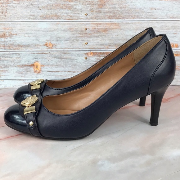 Tommy Hilfiger Round Toe Pumps in Navy with Gold Logo - Picture 5 of 9